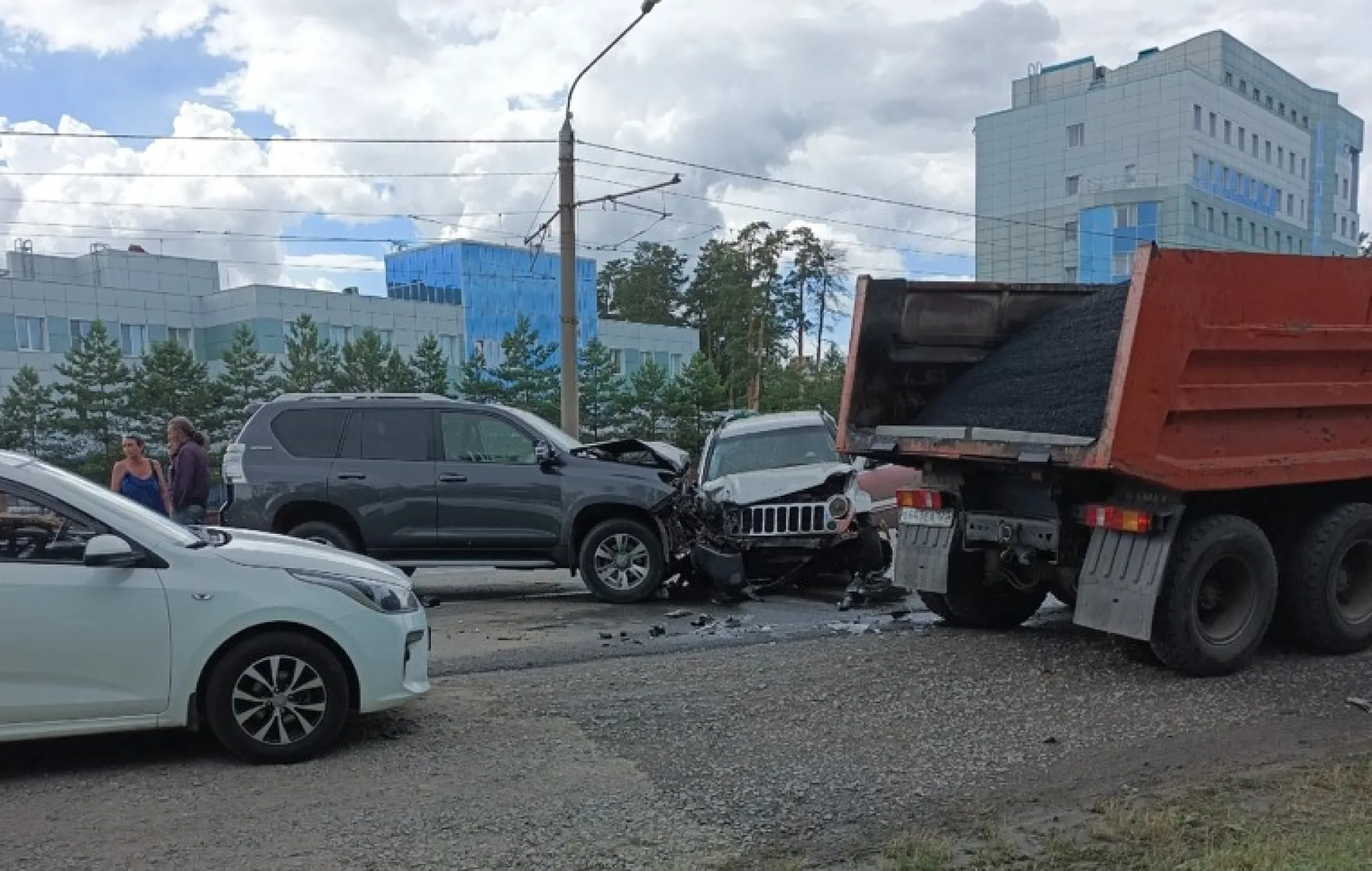 Несколько человек пострадало при ДТП возле онкодиспансера в Барнауле