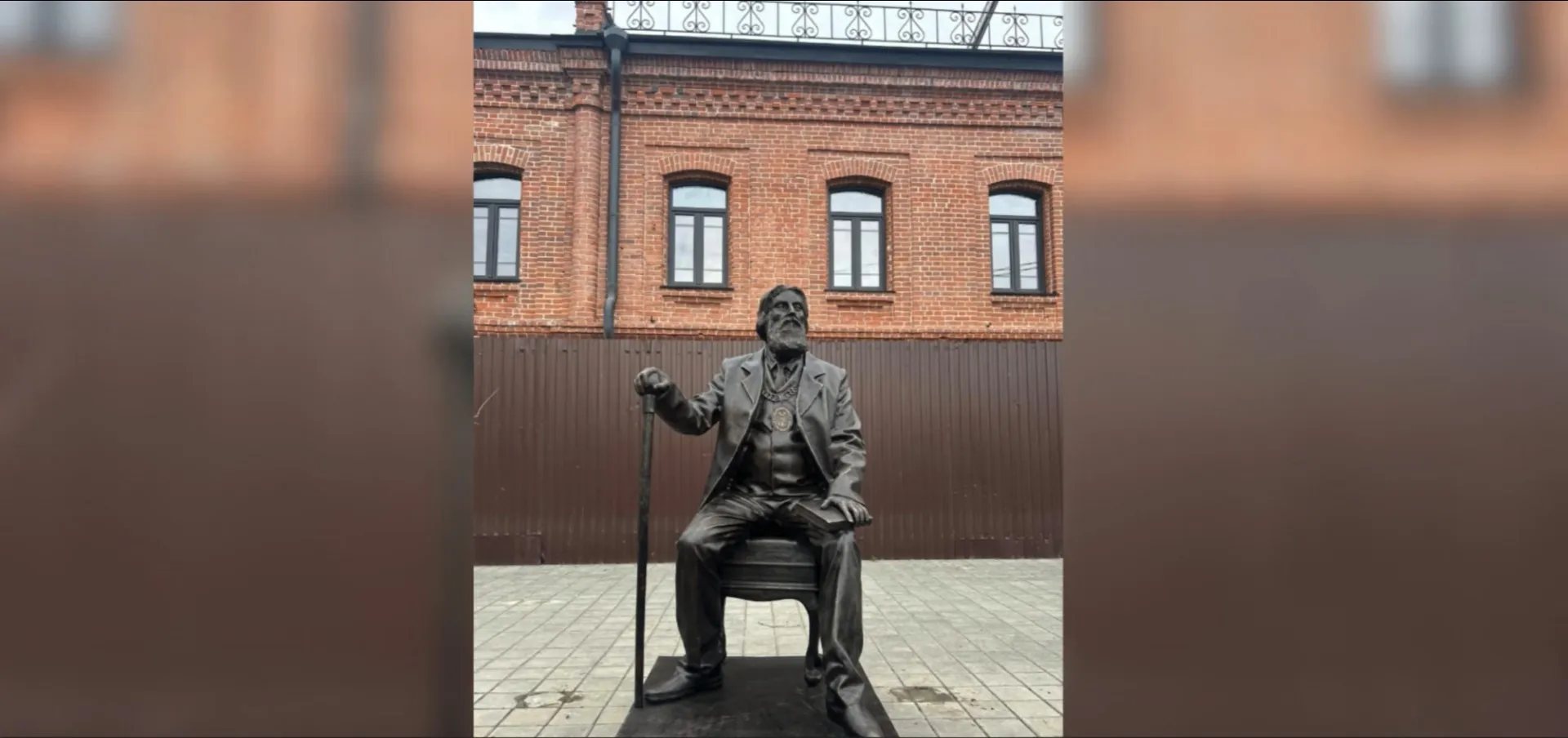 Памятник купцу Сухову открыли в Барнауле