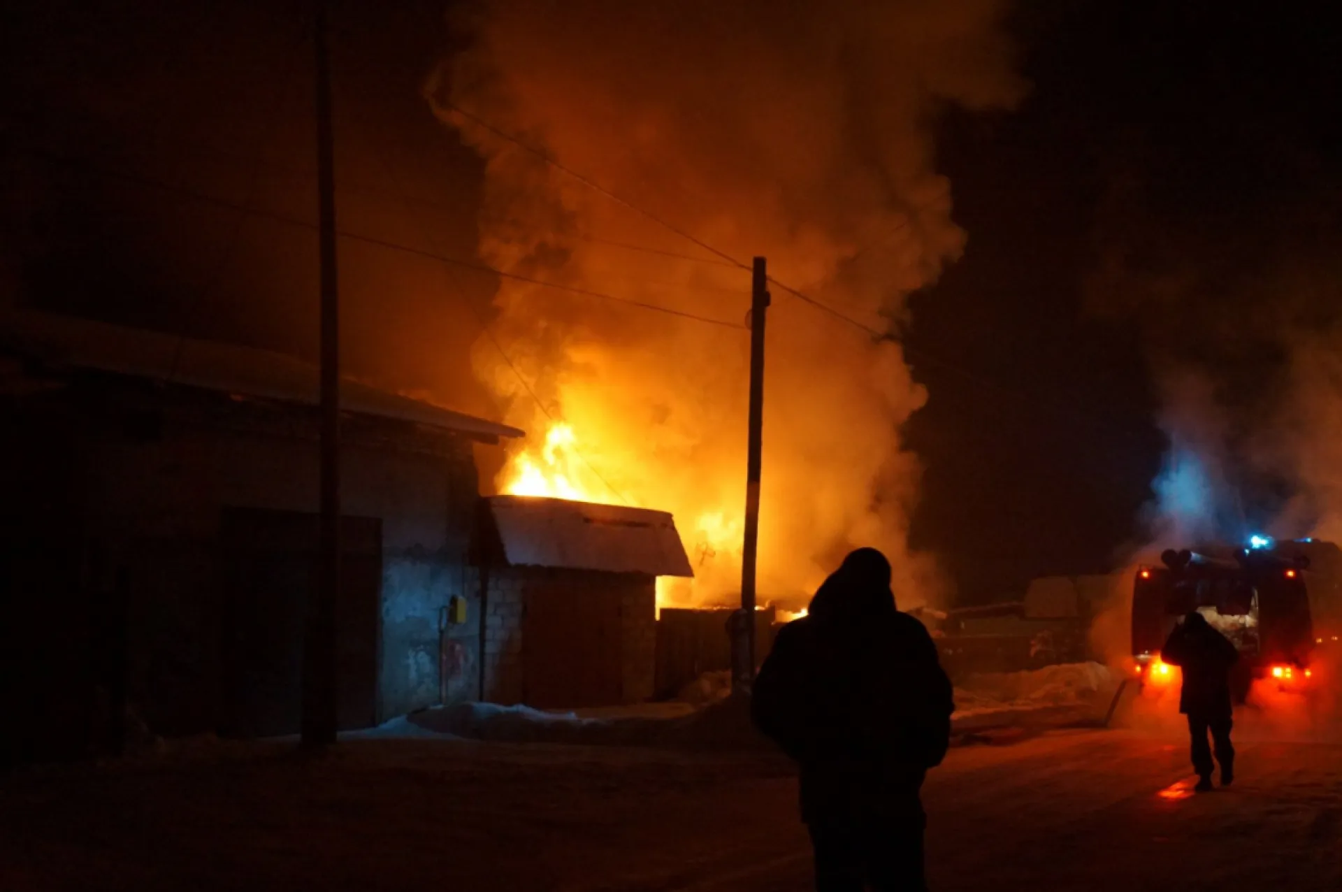 Двое взрослых и четверо детей погибли в страшном пожаре в Алтайском крае Двое взрослых и четверо детей погибли в страшном пожаре в Алтайском крае