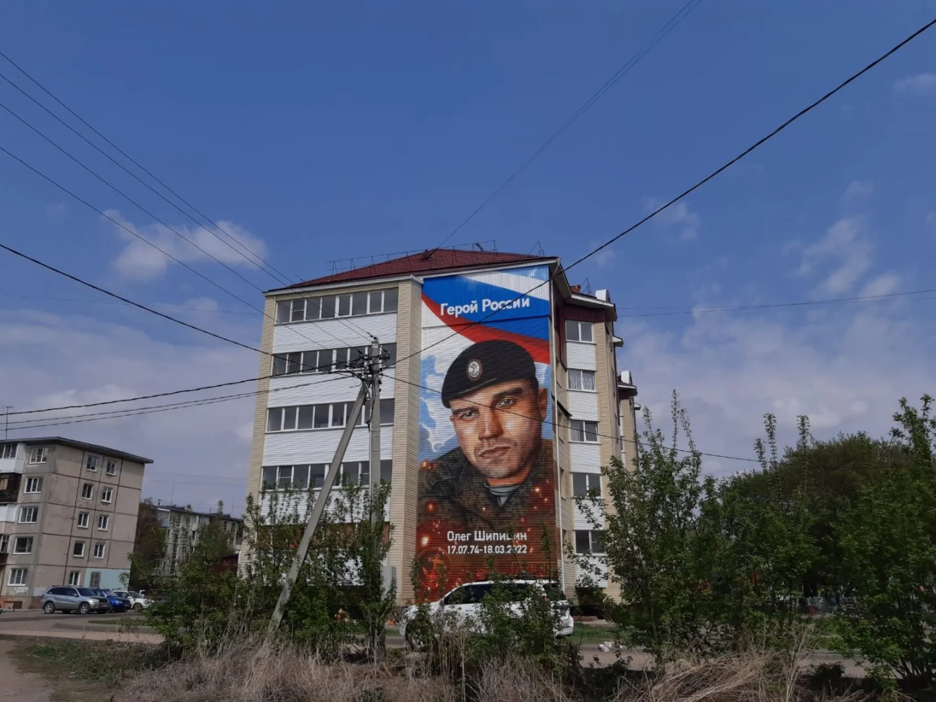 Мурал, посвящённый Герою России, завершили в Рубцовске
