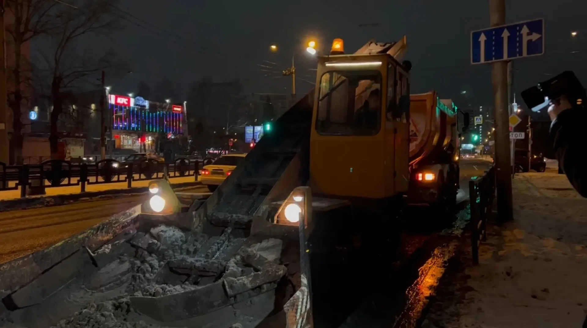 Более 200 единиц техники убирают снег на трассах в Алтайском крае Более 200 единиц техники убирают снег на трассах в Алтайском крае
