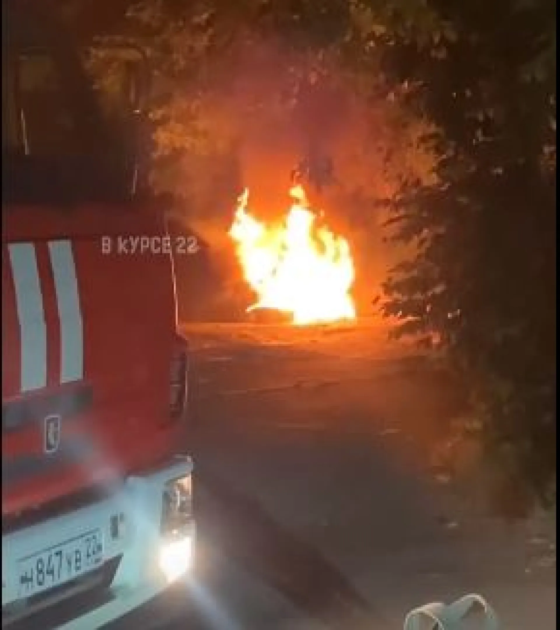 Ночью в одном из дворов Барнаула сгорел автомобиль Ночью в одном из дворов Барнаула сгорел автомобиль