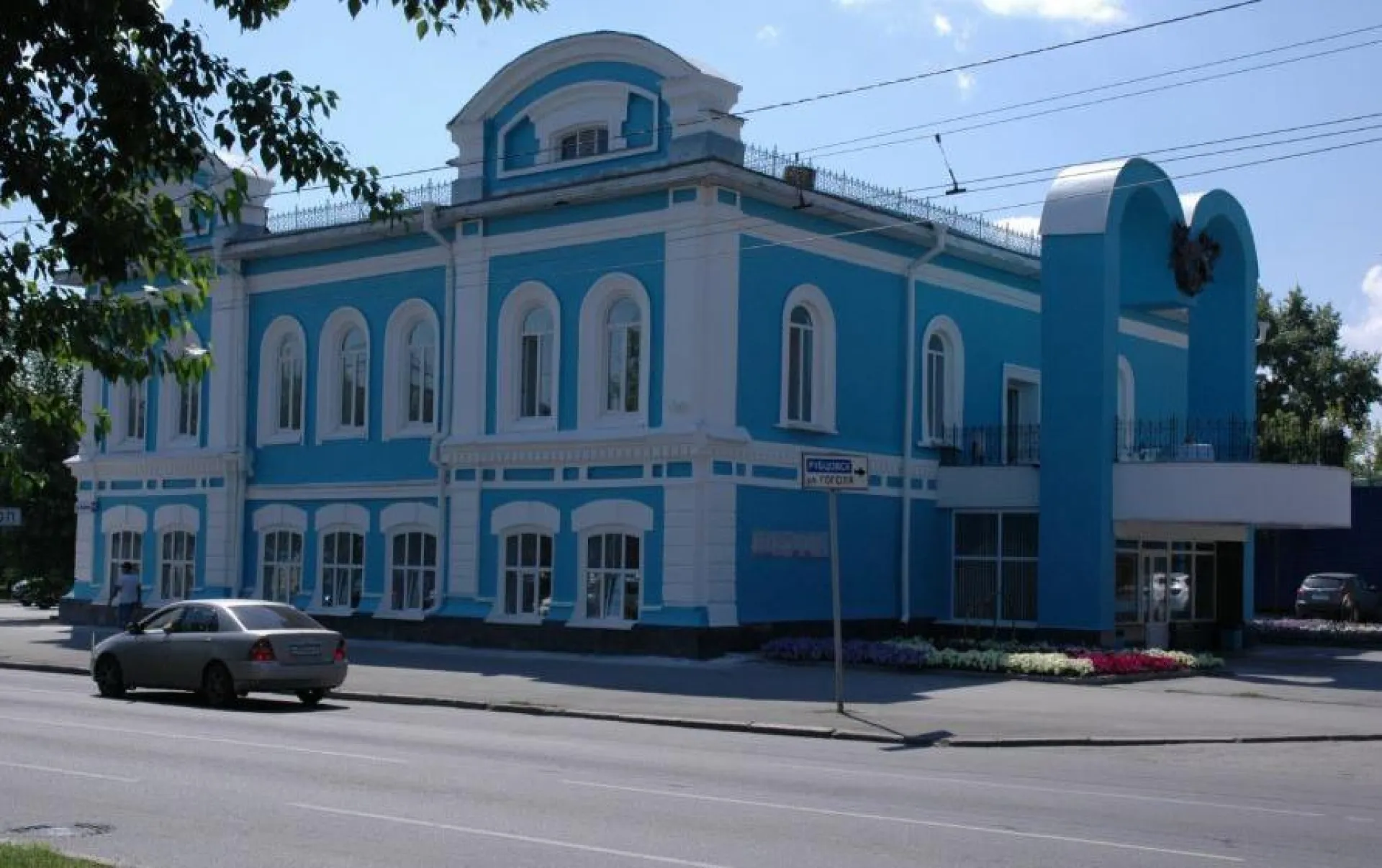 Около барнаульского Дворца бракосочетания ограничат парковку
