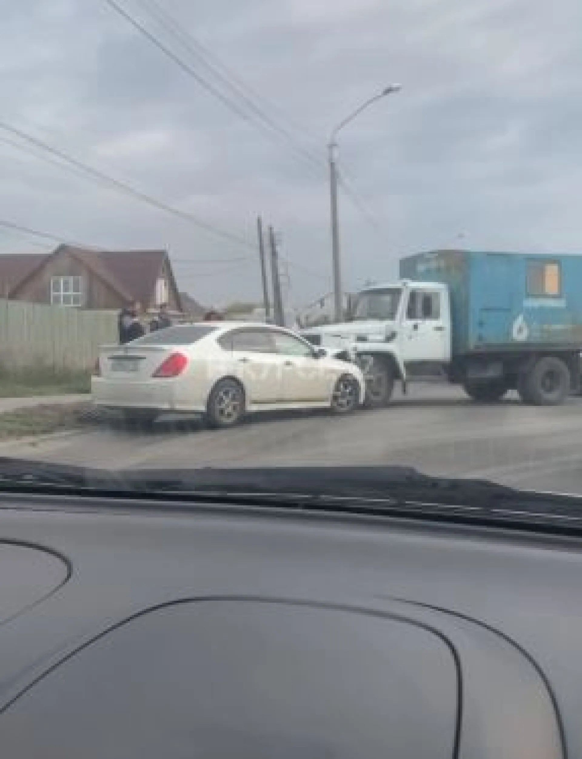 Жесткое ДТП с лобовым столкновением произошло в Барнауле Жесткое ДТП с лобовым столкновением произошло в Барнауле