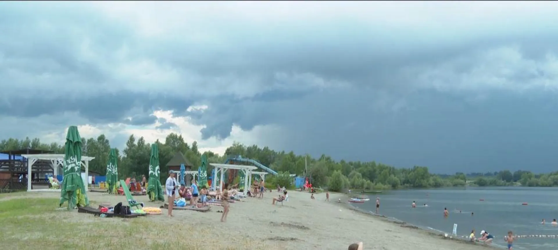 Городской пляж официально открыли в Барнауле Городской пляж официально открыли в Барнауле