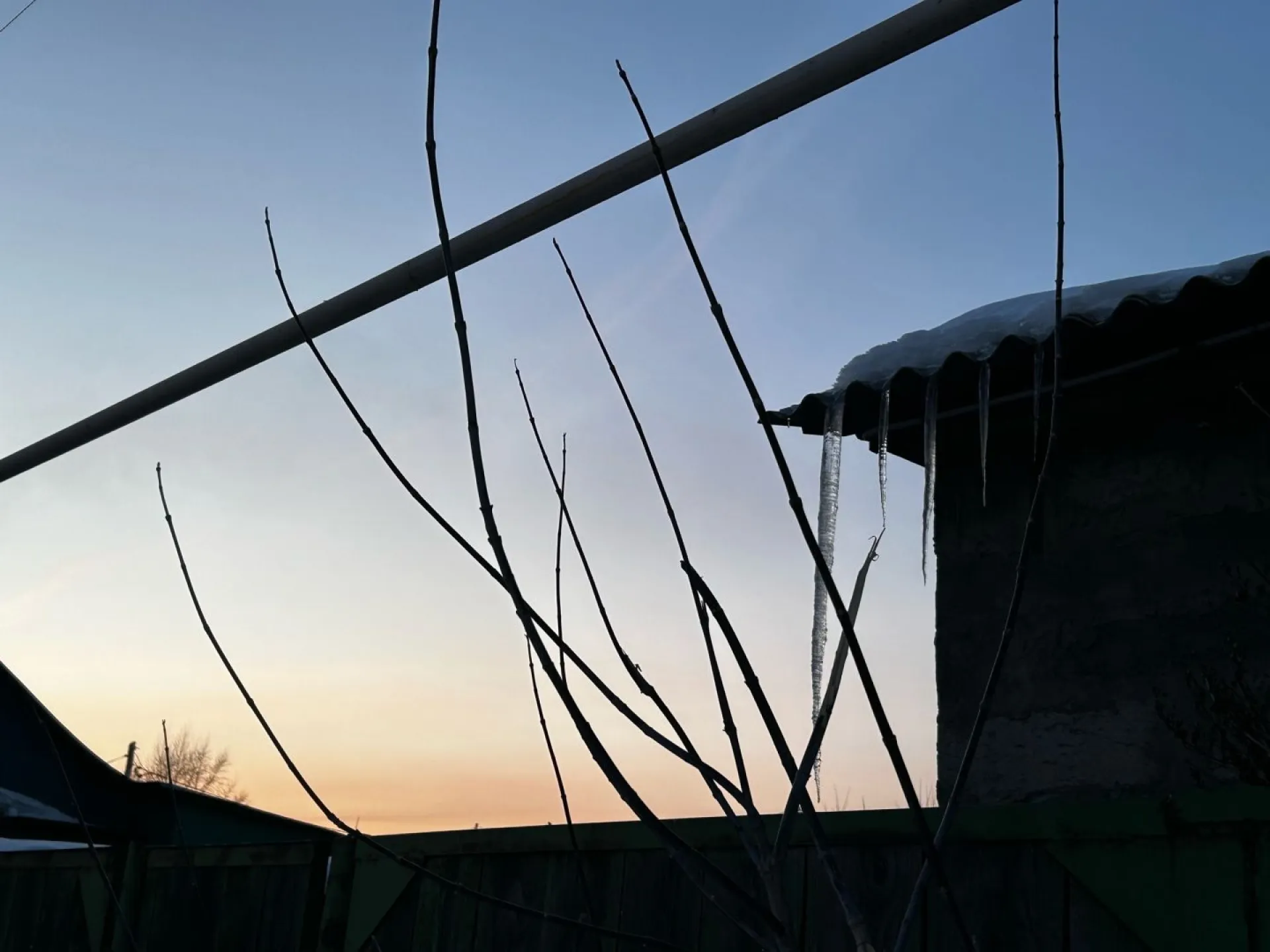 Резкое усиление ветра ожидается в Алтайском крае Резкое усиление ветра ожидается в Алтайском крае