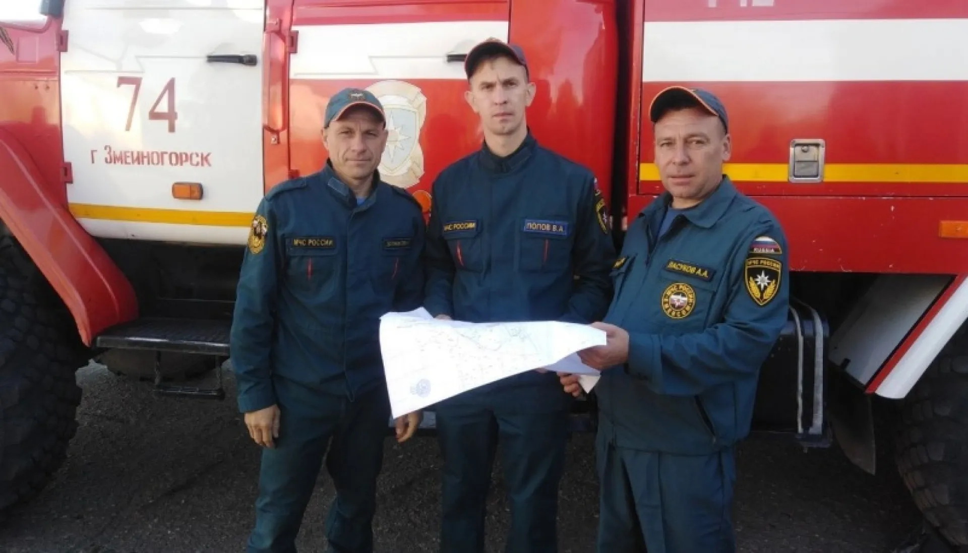 Сотрудники МЧС помогли семье, которая заблудилась в предгорьях Алтая