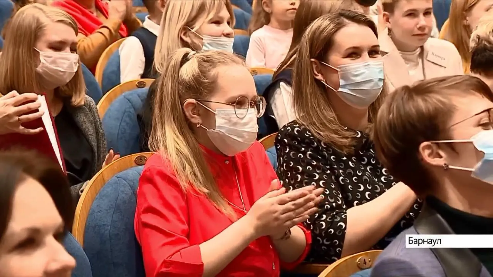Мечту юной жительницы Барнаула исполнил губернатор Виктор Томенко Мечту юной жительницы Барнаула исполнил губернатор Виктор Томенко