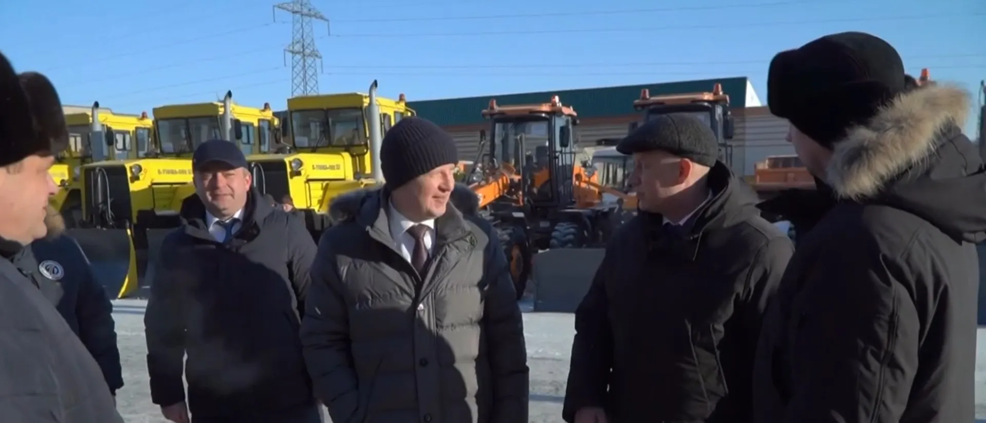 Виктор Томенко вручил новую дорожно-строительную технику предприятиям Алтайского края