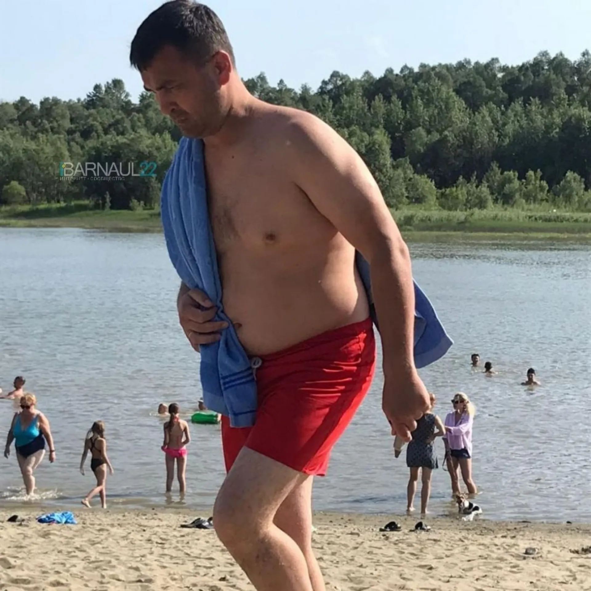 Мужчина реанимировал ребенка на пляже Алтайского края