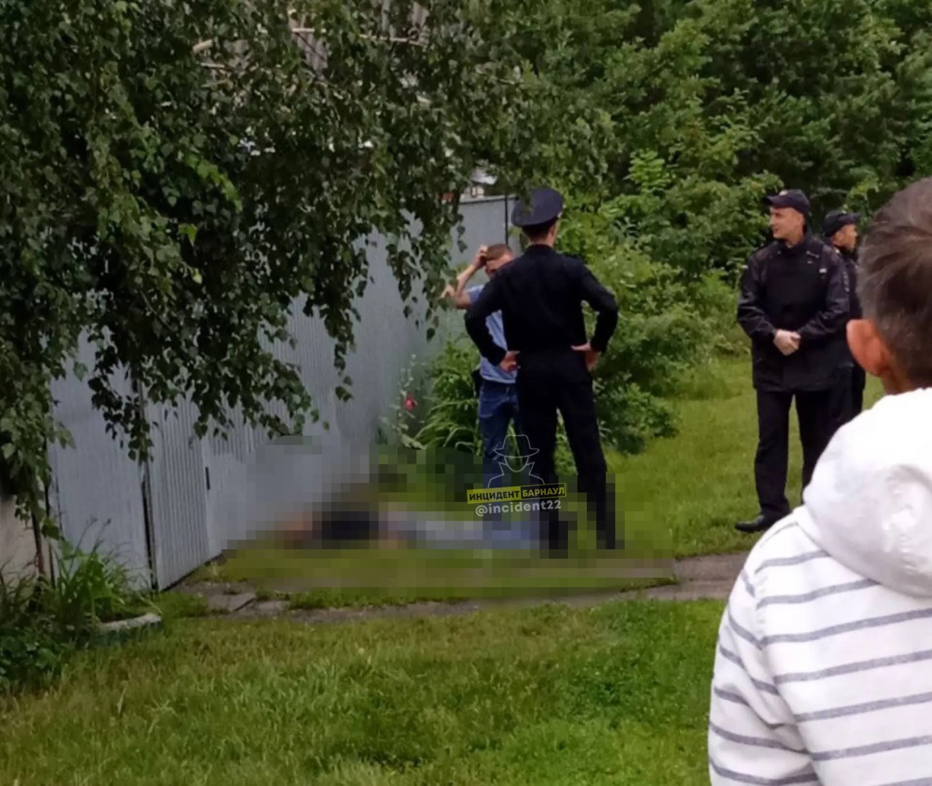 В пригороде Барнаула нашли мертвого мужчину