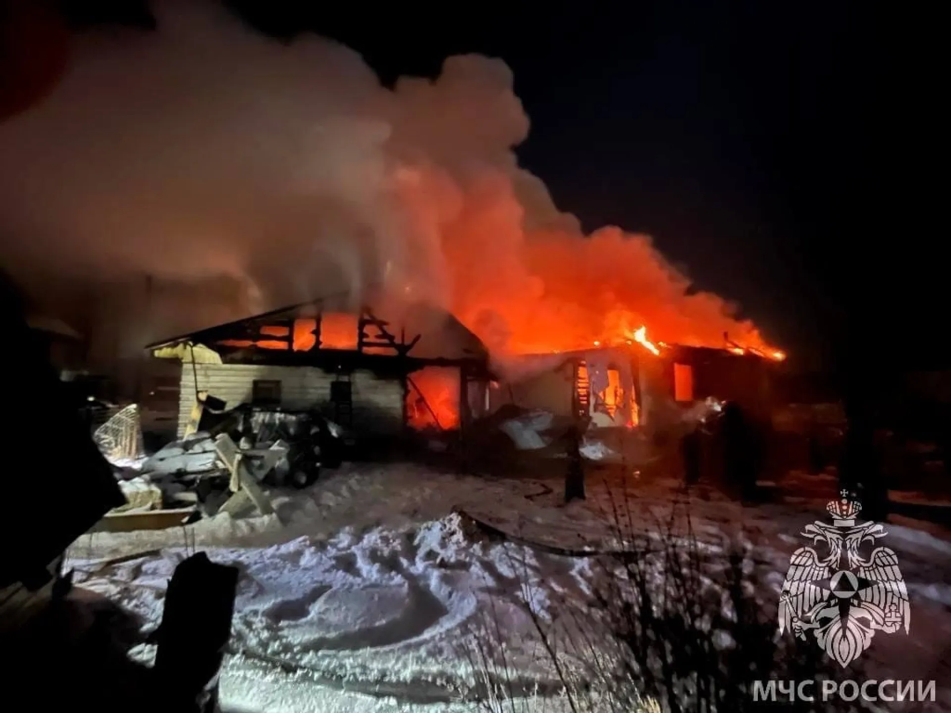 Пожар произошел в пригородном поселке Барнаула
