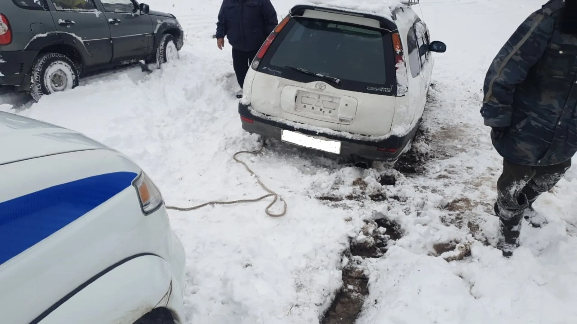 Сотрудники Госавтоинспекции Первомайского района выручили водителя 