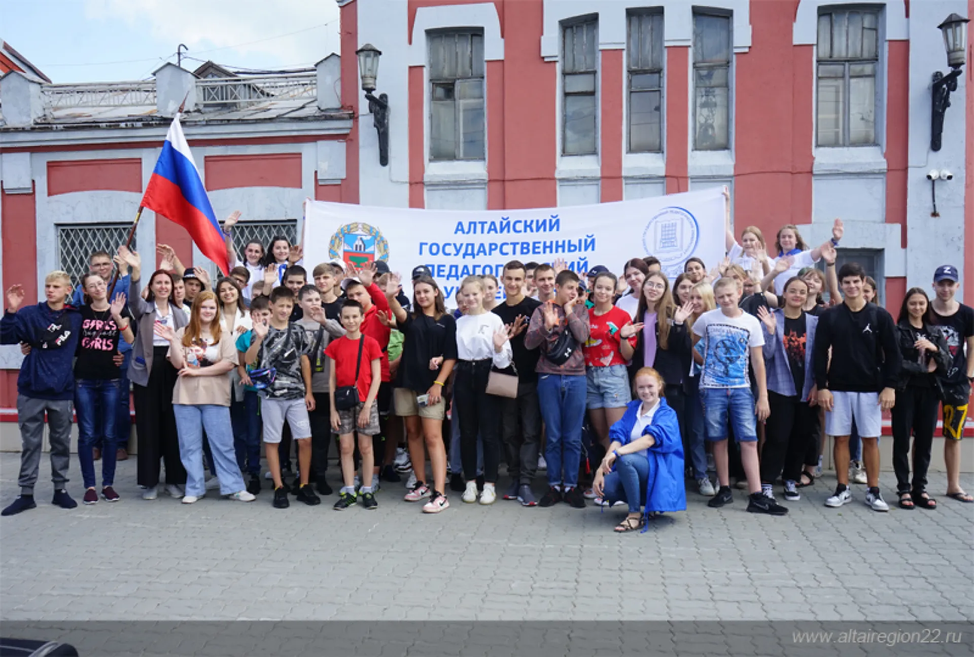 Детям из Донбасса провели экскурсию по Барнаулу