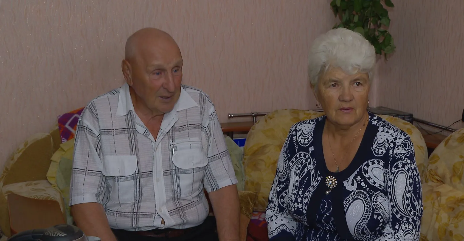 Встретились в автобусе и с тех пор не расстаются: супруги из Барнаула отметили изумрудную свадьбу