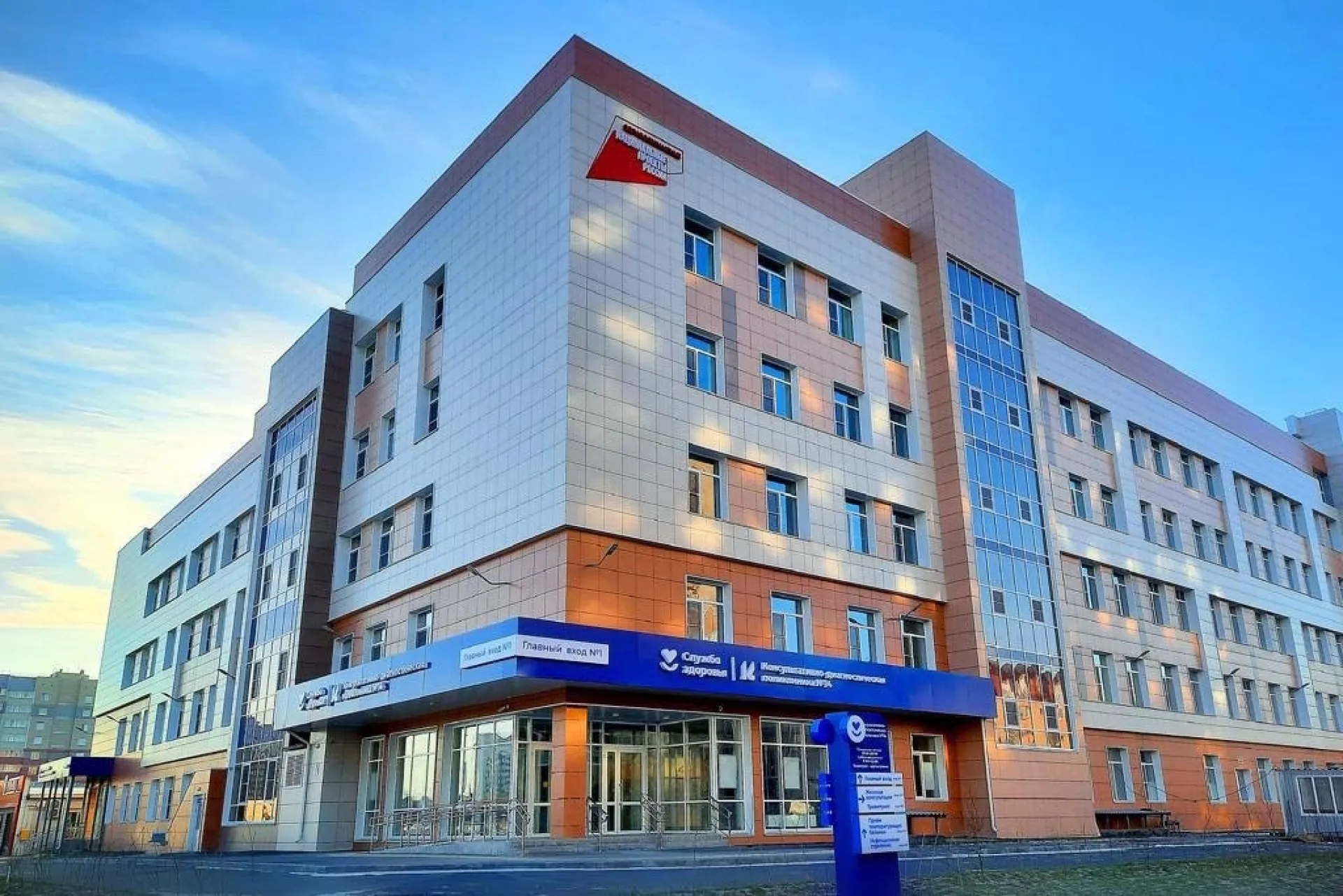 Главврач барнаульской поликлиники № 14 рассказал, когда начнётся приём пациентов в новом здании