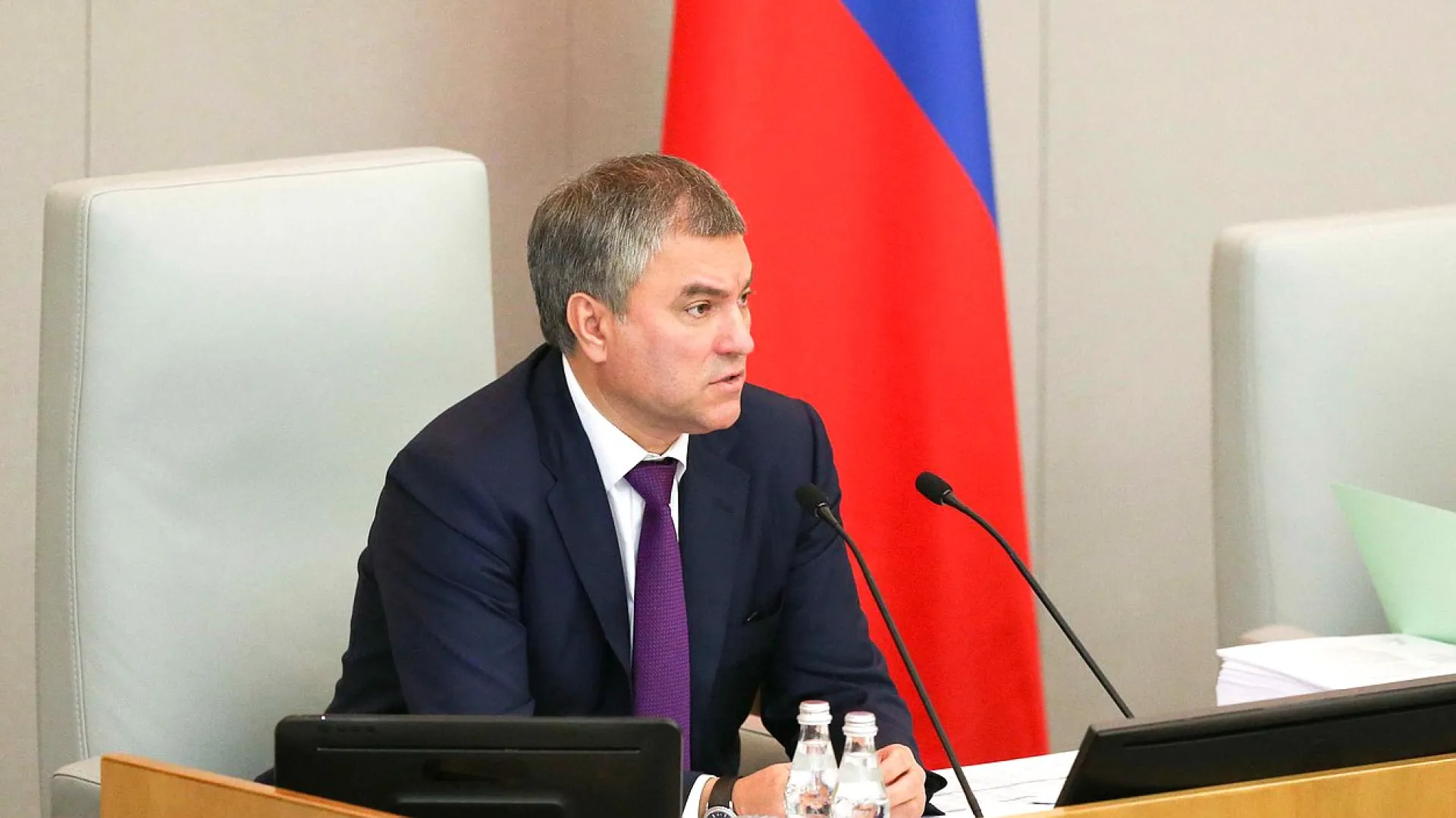 В Госдуме предложил уменьшить отпуска депутатам и чиновникам