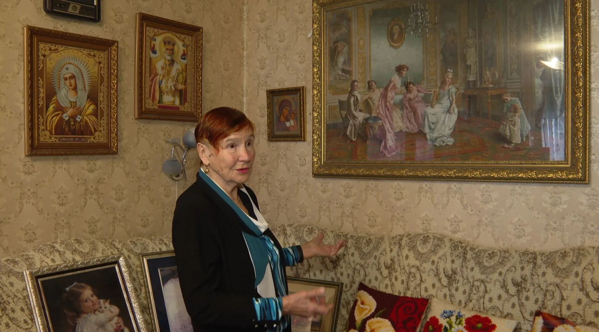 86-летняя жительница Барнаула создаёт репродукции мировых шедевров живописи с помощью иголок и нитей