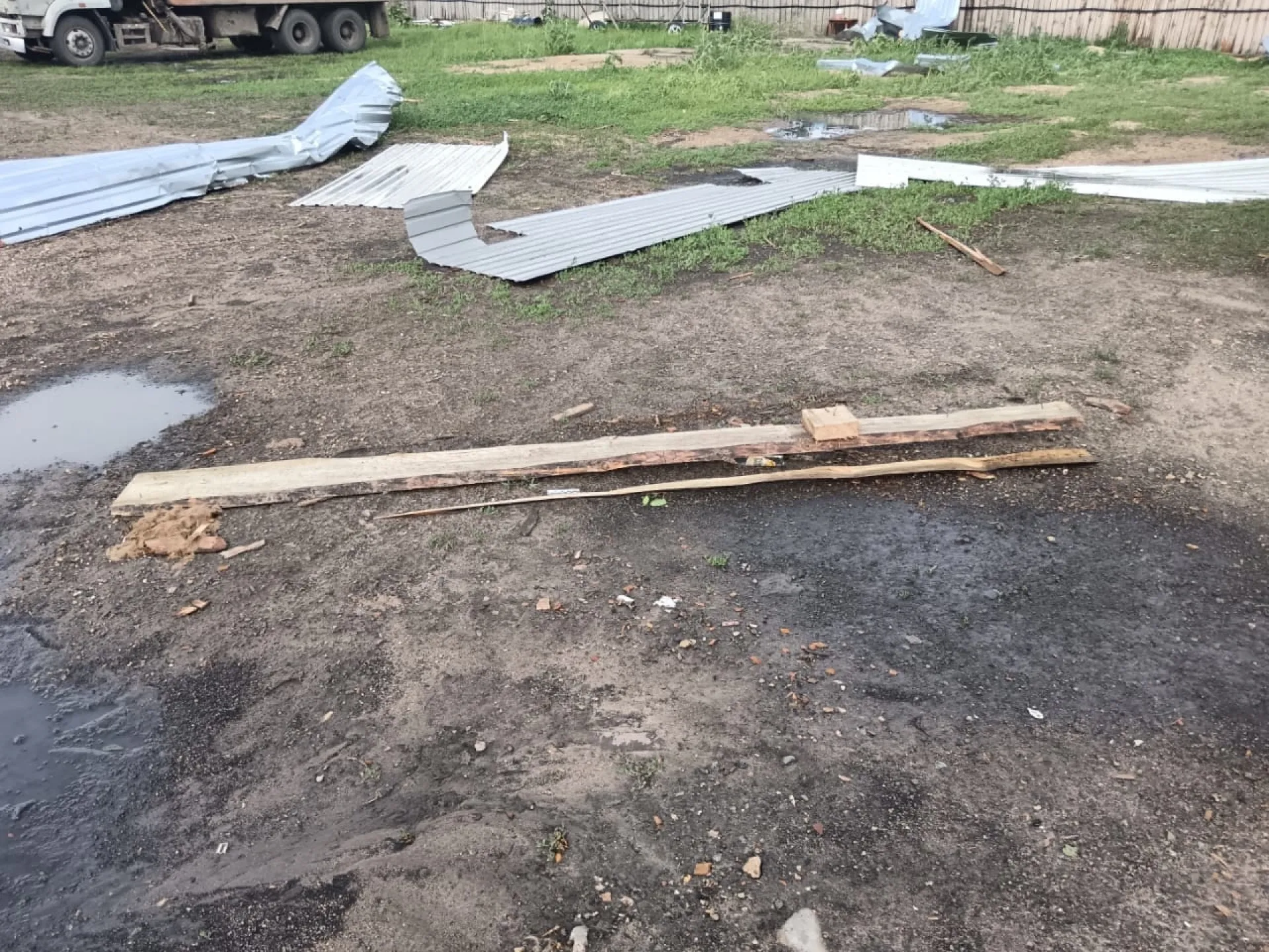 Ребенок получил сотрясение мозга после шторма в Волчихинском районе Ребенок получил сотрясение мозга после шторма в Волчихинском районе