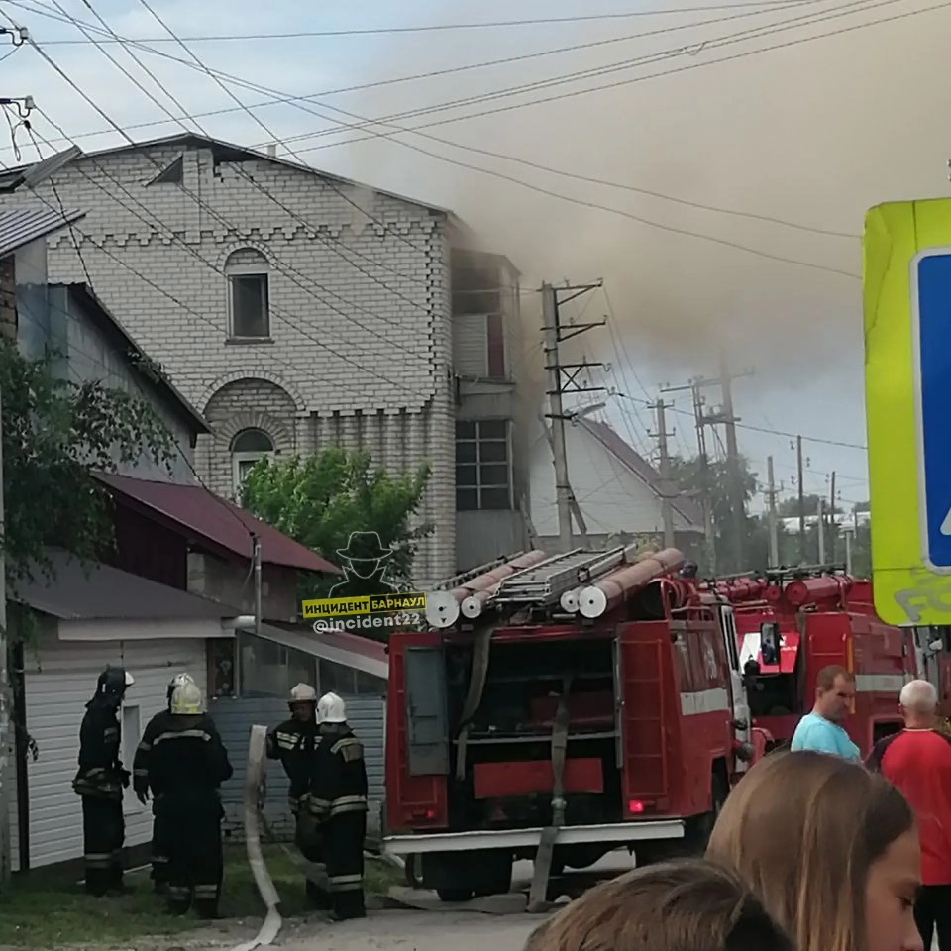 В одном из частных домов Барнаула произошёл пожар