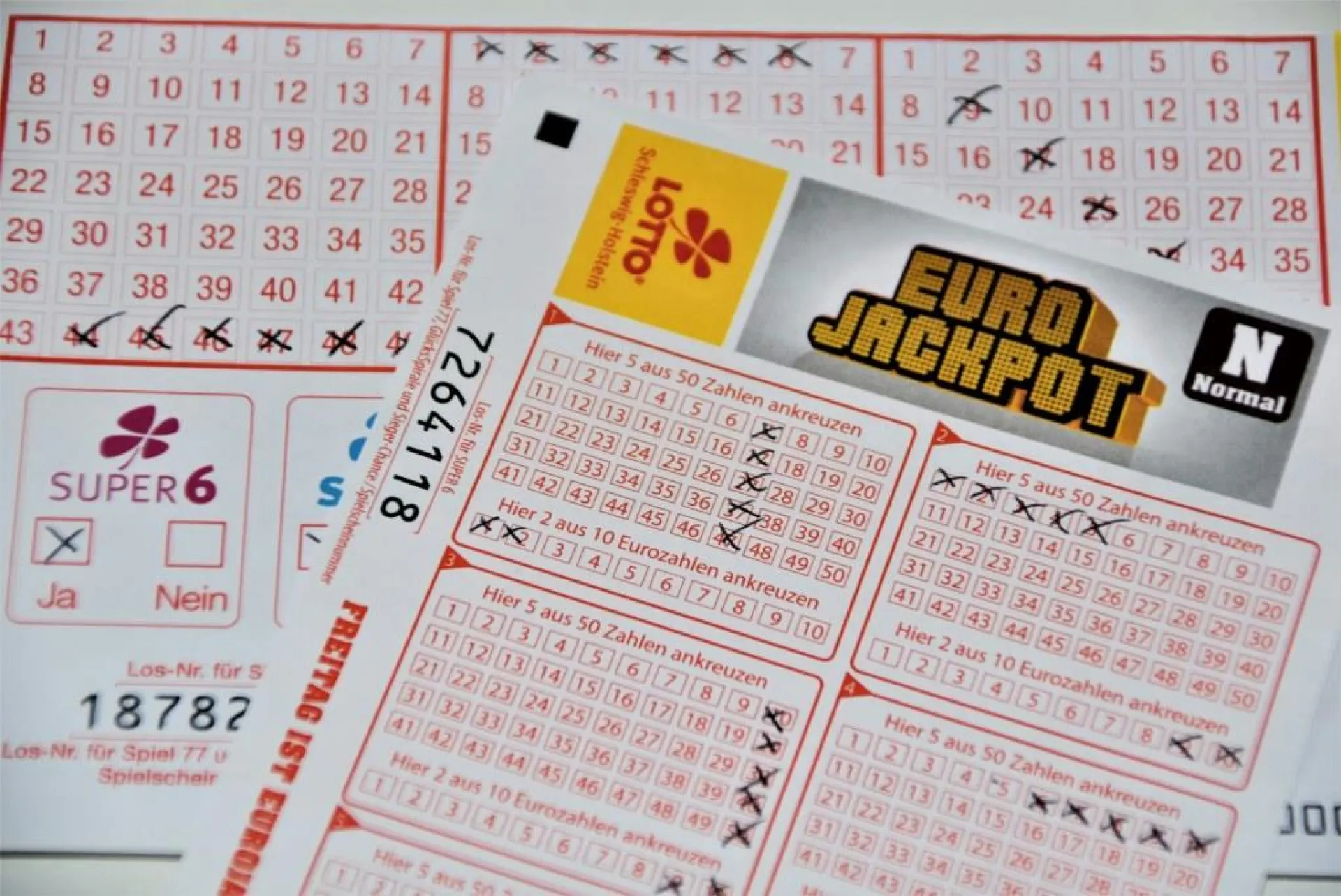 Продавщица лотерейных билетов присвоила себе чужие выигрыши в Бийске