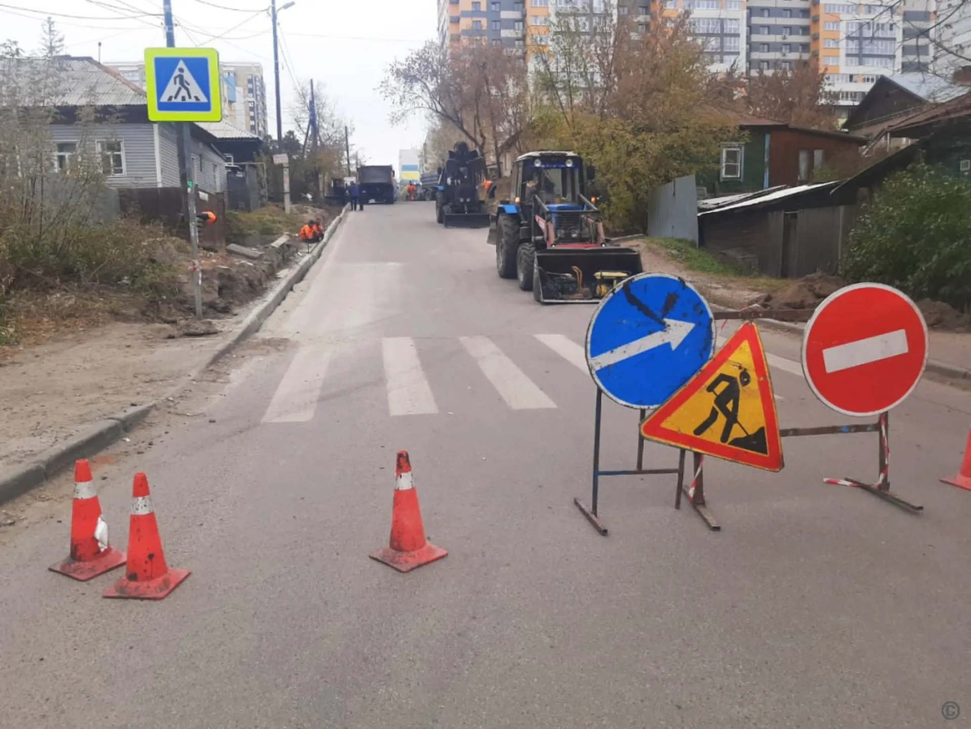 Тротуар начали строить в переулке Ядринцева в Барнауле Тротуар начали строить в переулке Ядринцева в Барнауле