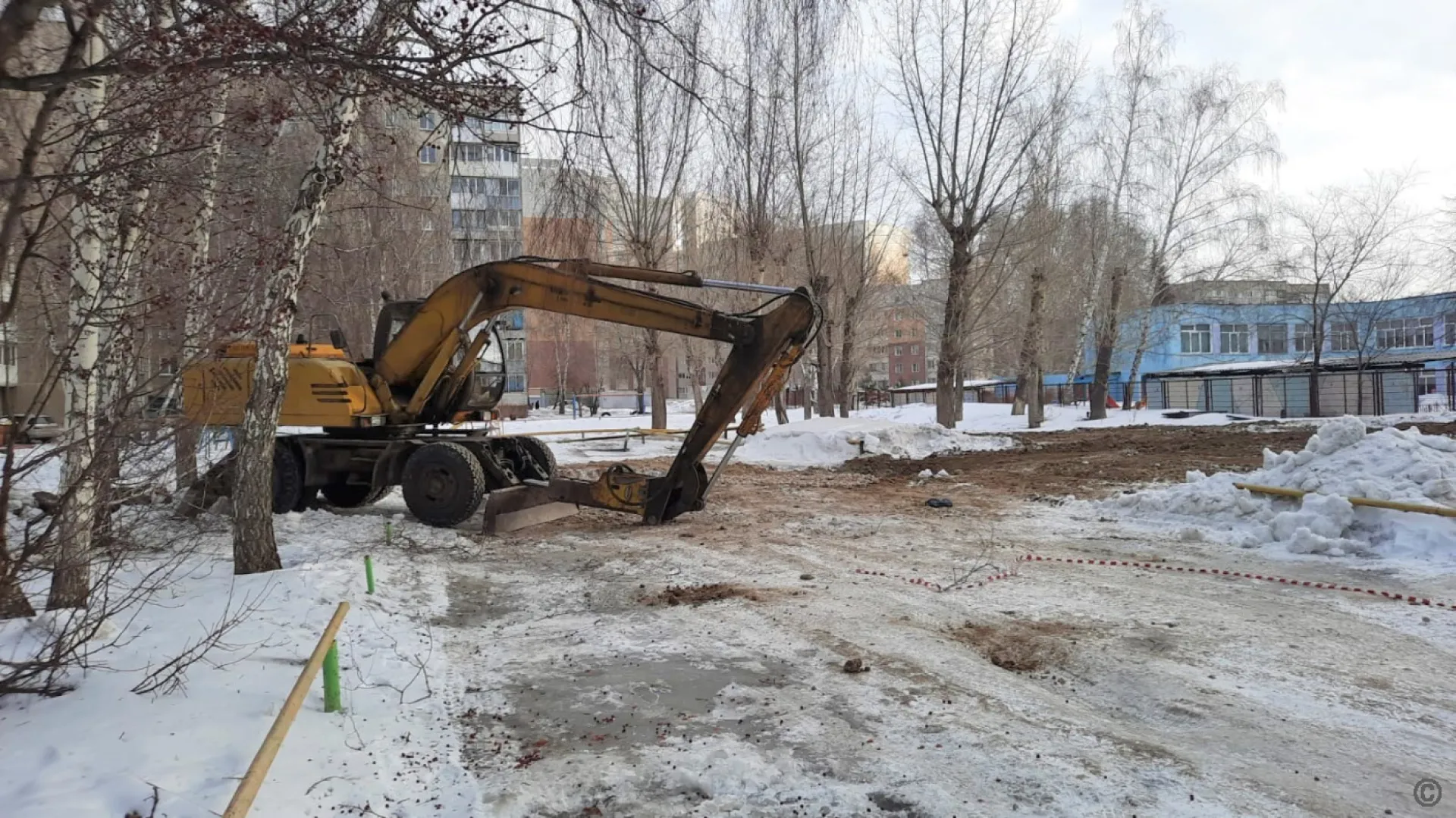 Барнаульский водоканал устраняет коммунальную аварию в Ленинском районе