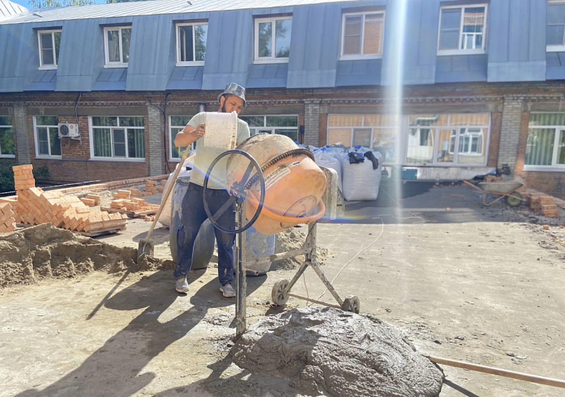 Ремонт городской больницы № 2 Бийска продолжается