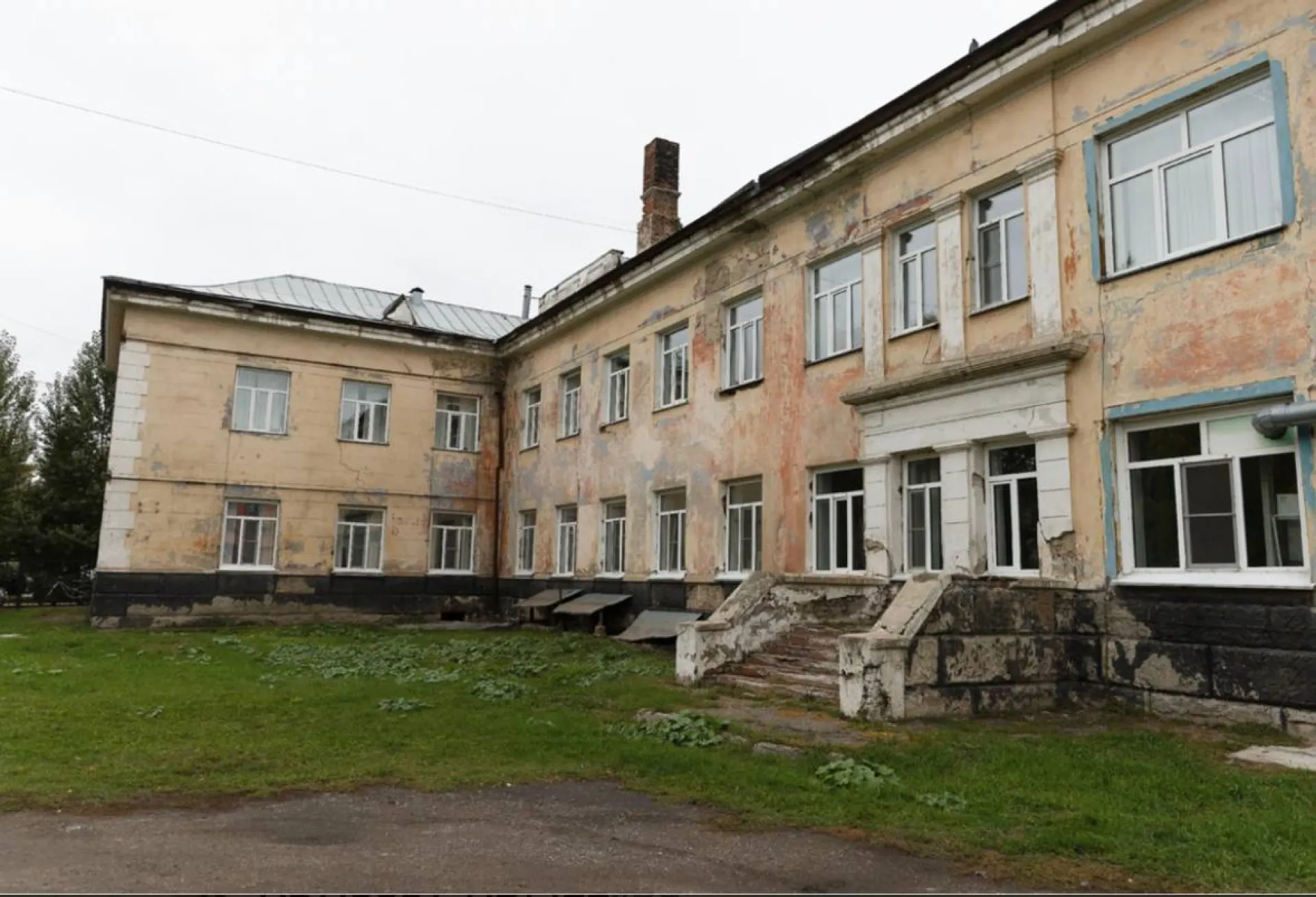 Поликлинику № 2 в Барнауле капитально отремонтируют по поручению Виктора Томенко