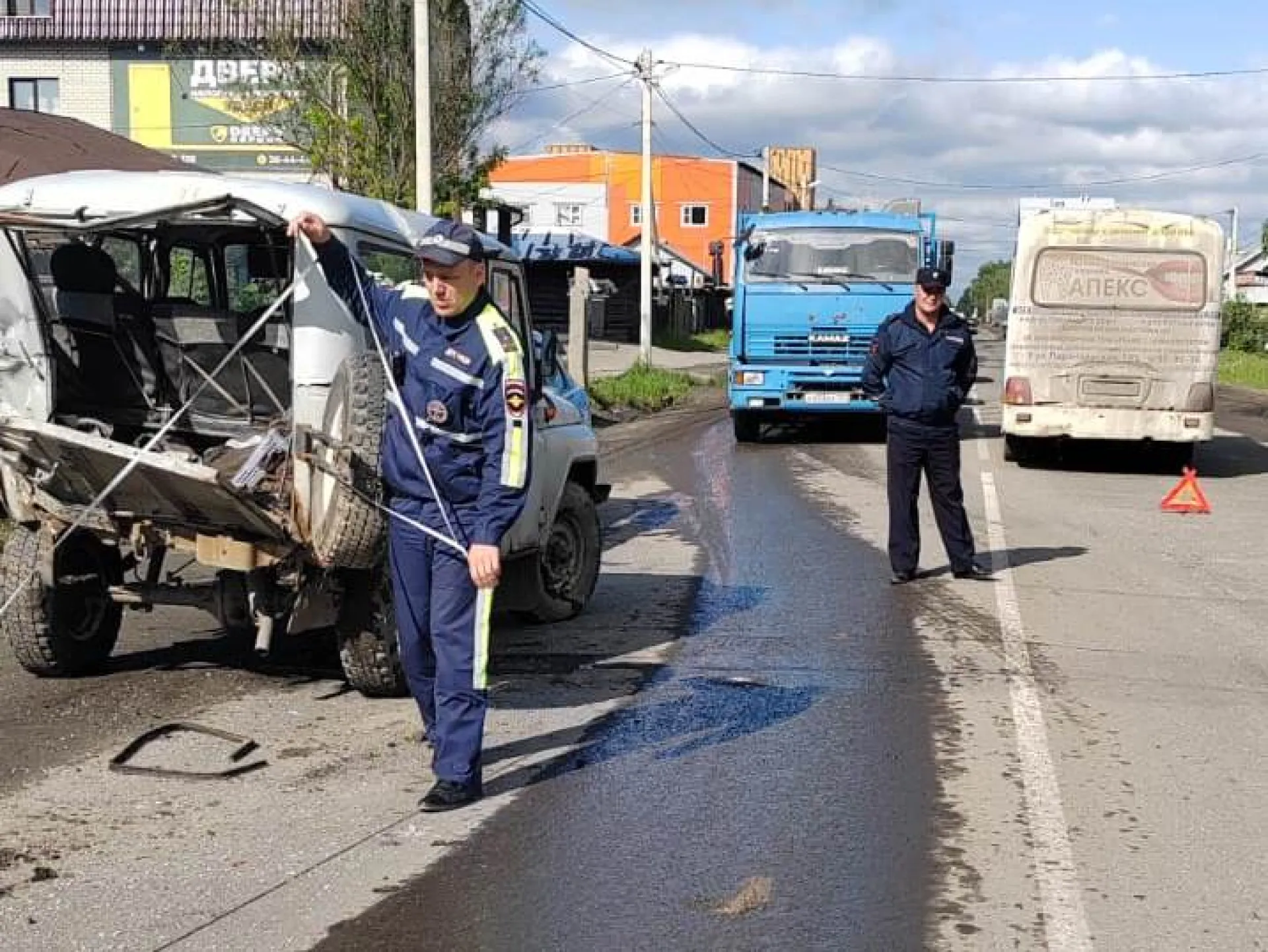 Маршрутка столкнулась с автомобилем в Барнауле