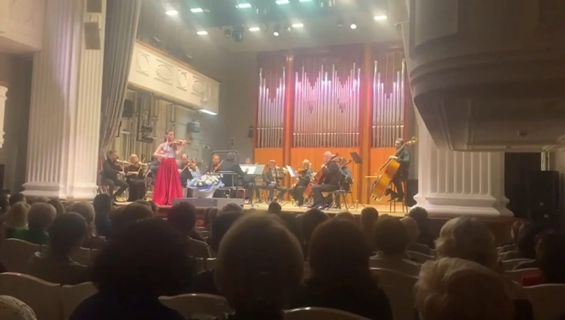 Алтайская скрипачка Валерия Абрамова выступила в программе «Музыкальное путешествие» Юрия Башмета. Видео