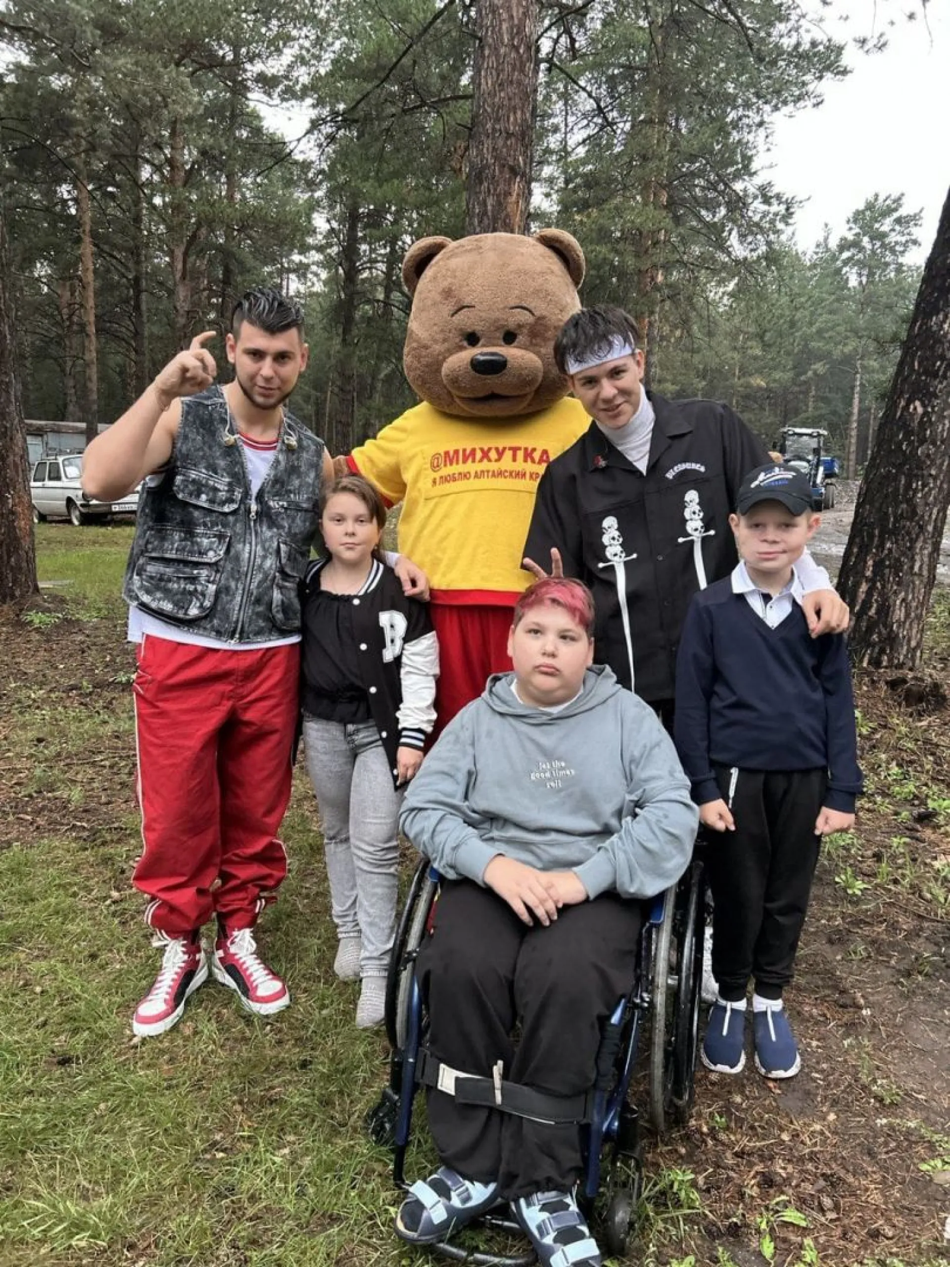 Cолисты группы GAYAZOV$ BROTHER$ встретились с особенными детьми в Барнауле Cолисты группы GAYAZOV$ BROTHER$ встретились с особенными детьми в Барнауле