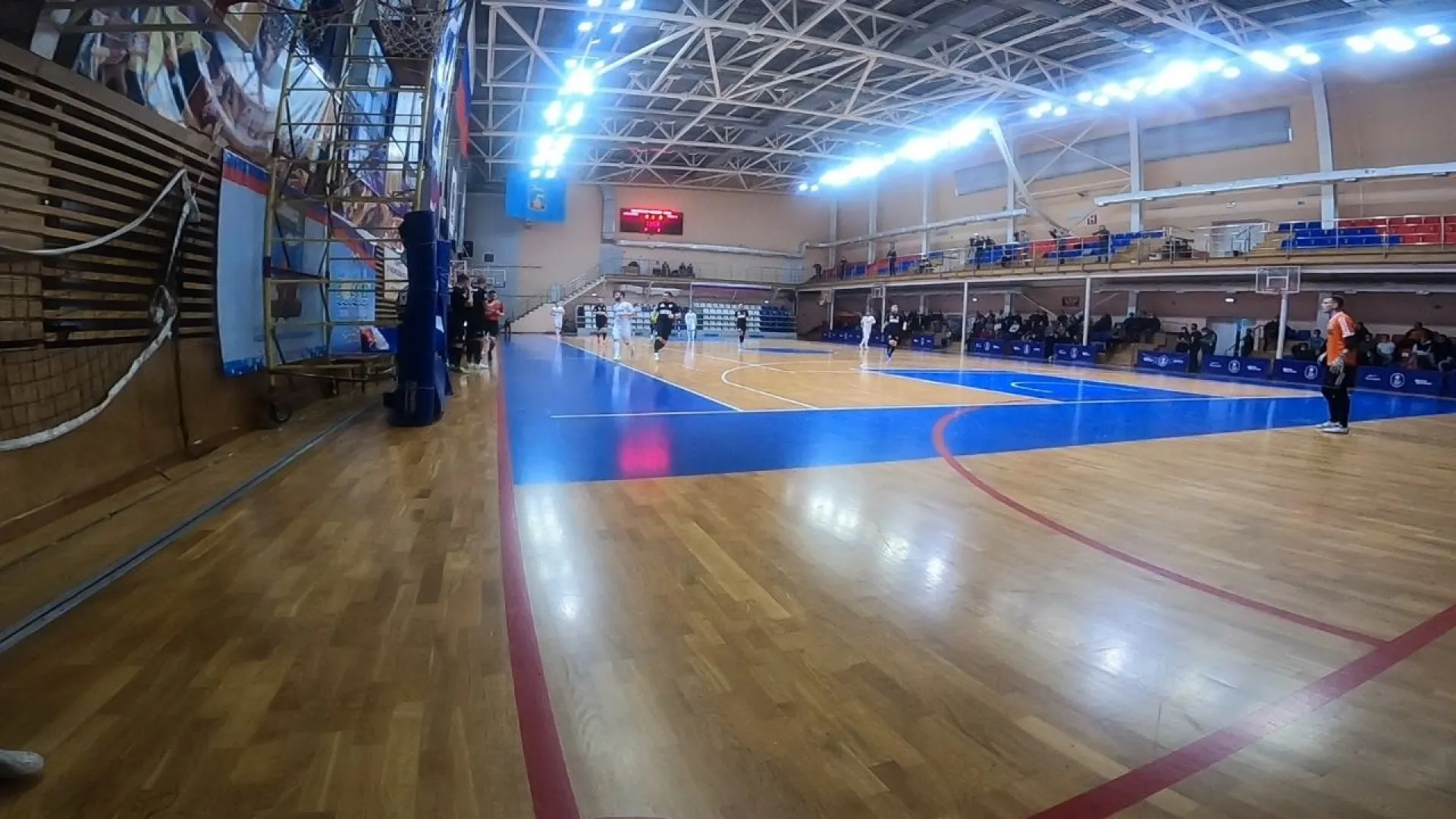Барнаул впервые принимает матчи Высшей лиги российского чемпионата по мини-футболу