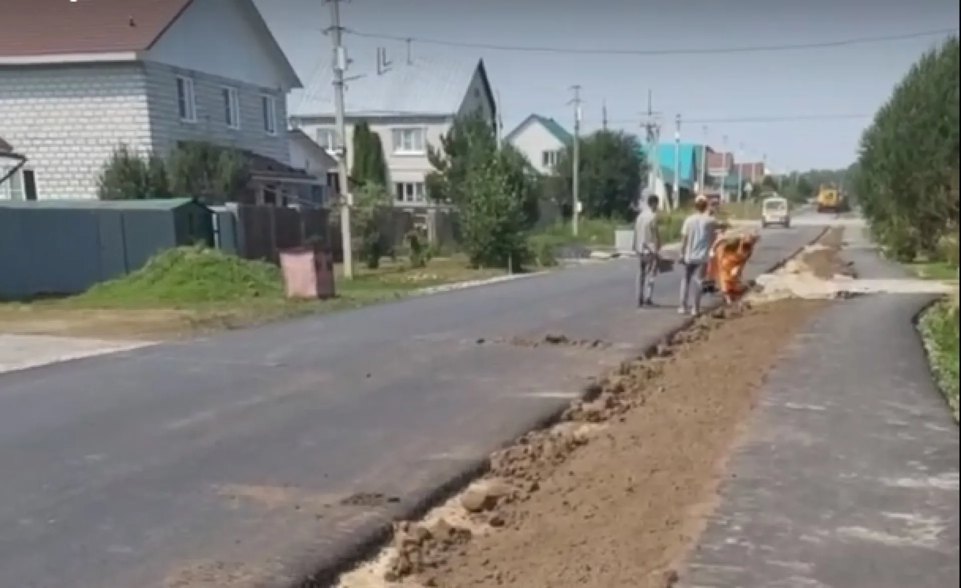 Дорожники закопали ливнёвку в Барнауле Дорожники закопали ливнёвку в Барнауле