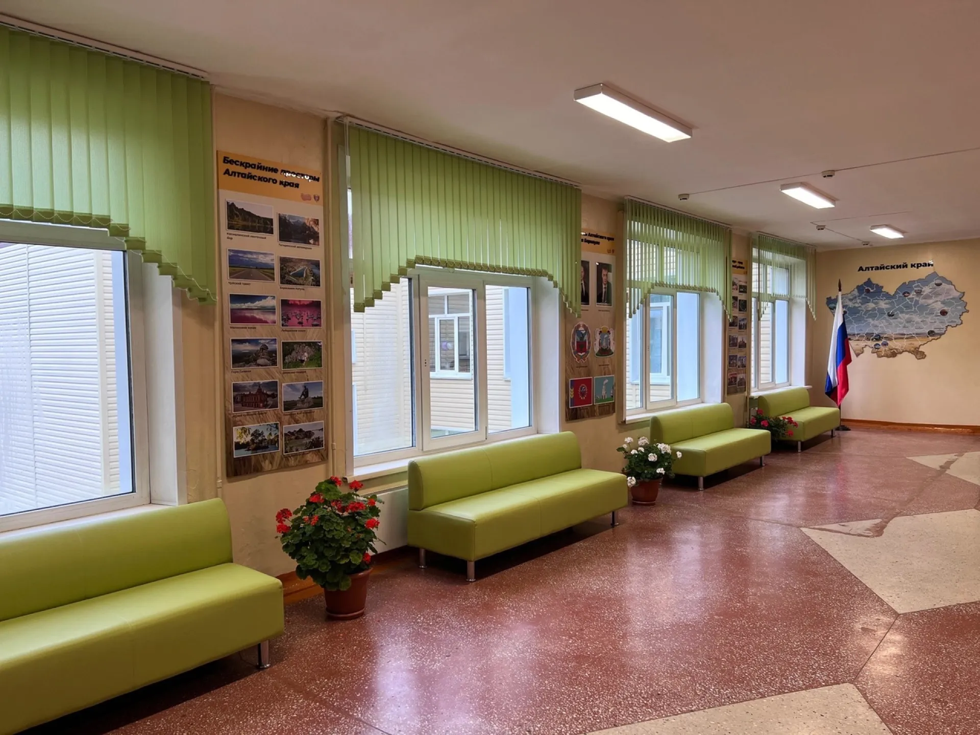 Патриотическую рекреацию открыли в барнаульской гимназии