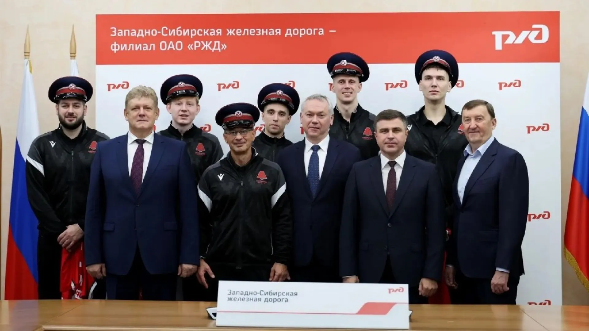 Полпред президента в СФО встретился с волейбольным клубом «Локомотив»