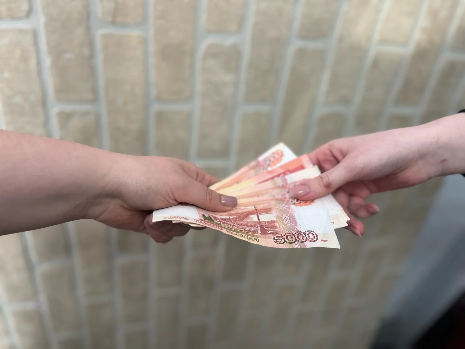 Каждый второй житель Алтайского края считает финансовую помощь родителям безусловной обязанностью детей