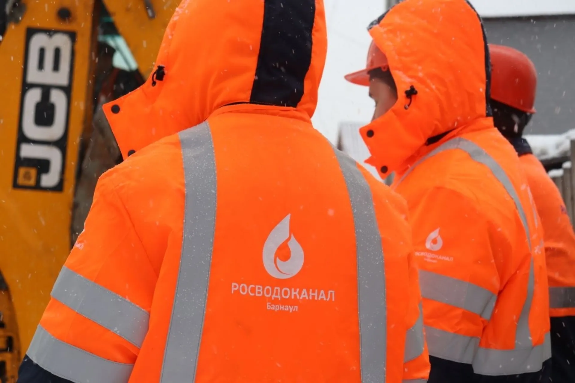 Холодную воду отключили у части жителей Барнаула