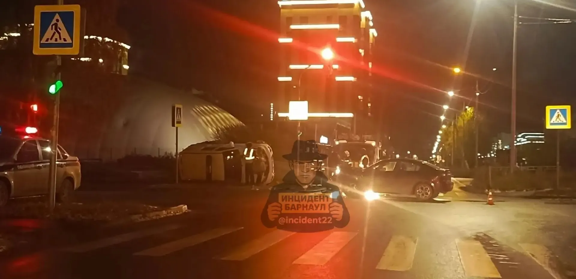 Патрульная машина попала в аварию в Барнауле