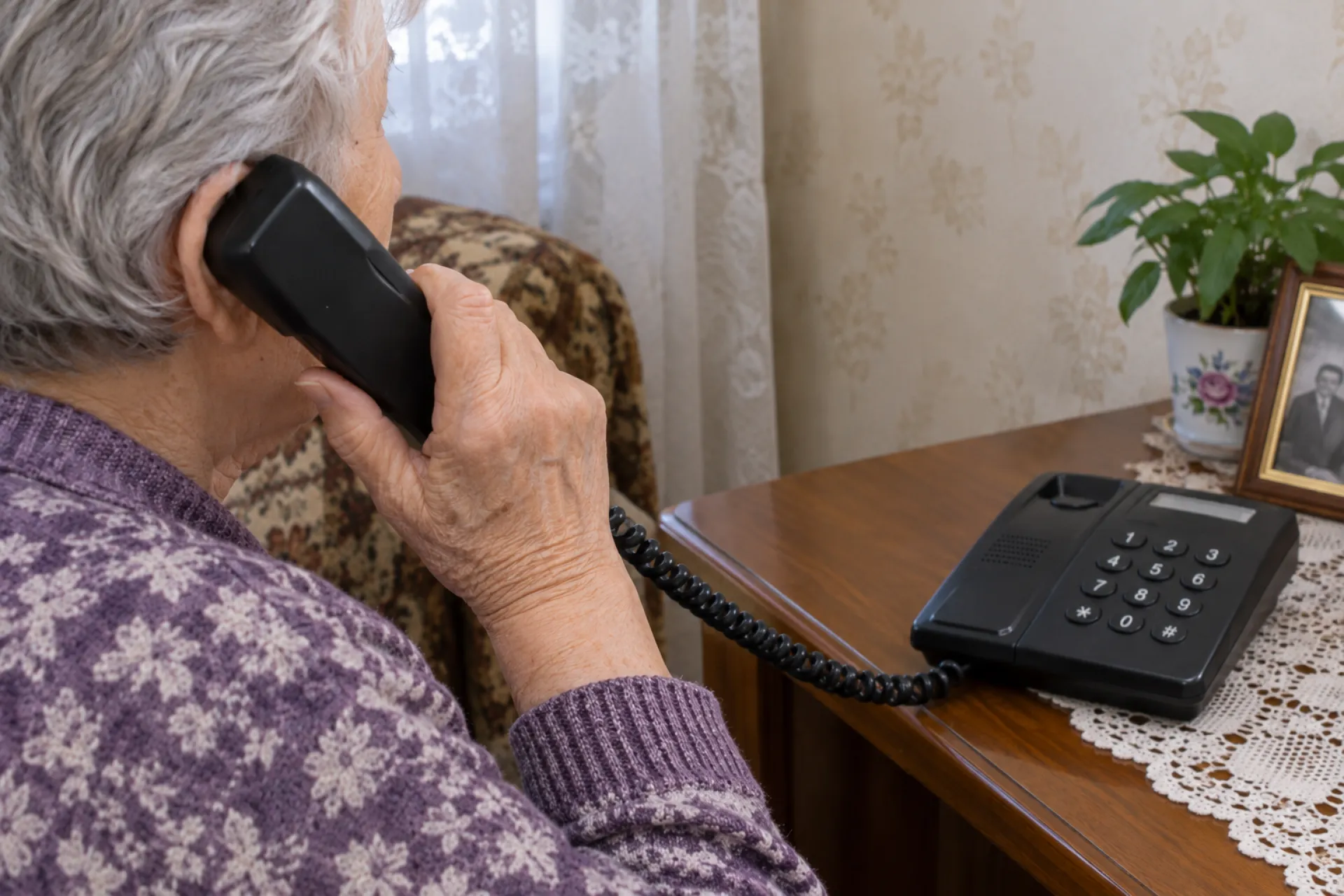86-летняя жительница Рубцовска отдала мошенникам почти 3 млн рублей