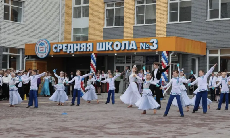 Губернатор Виктор Томенко открыл новую школу в Тальменском районе