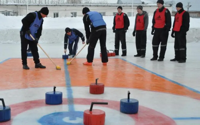 Заключённые колонии №10 сыграли в керлинг