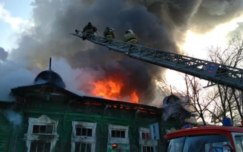 Стали известны подробности пожара в исторической части Барнаула