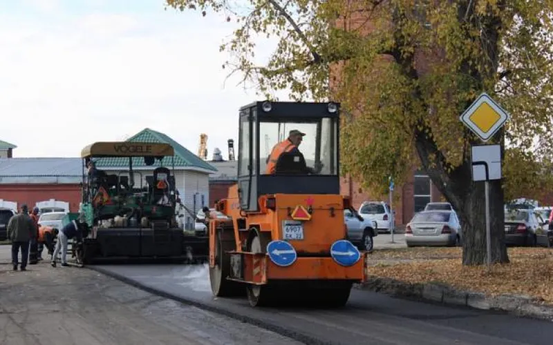 Дорогу заасфальтировали в центре Барнаула