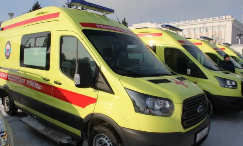 Губернатор Виктор Томенко вручил главам районов документы на автомобили для медицинских организаций