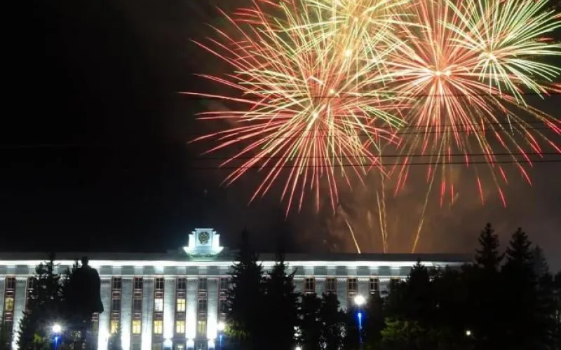 Праздничный фейерверк в Барнауле глазами горожан