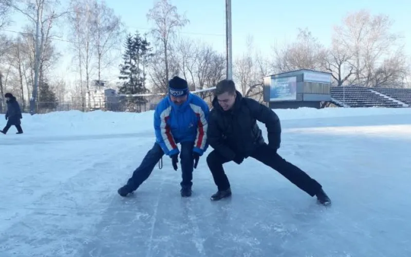 Катание на льду с профессиональными конькобежцами. Прямое включение 