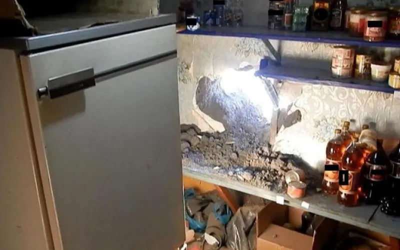 Мужчины обокрали магазин через дыру в стене в алтайском селе 