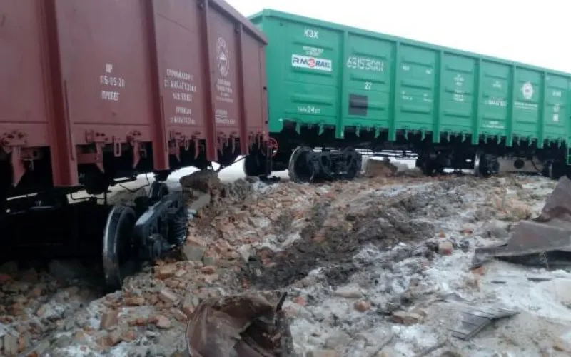 Поезд сошел с рельсов в Алтайском крае 