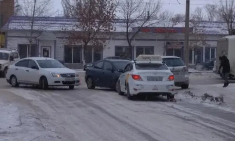 Четыре автомобиля столкнулись на перекрестке в Бийске